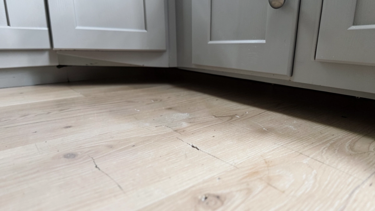 Czy meble kuchenne mogą stać na panelach laminowanych